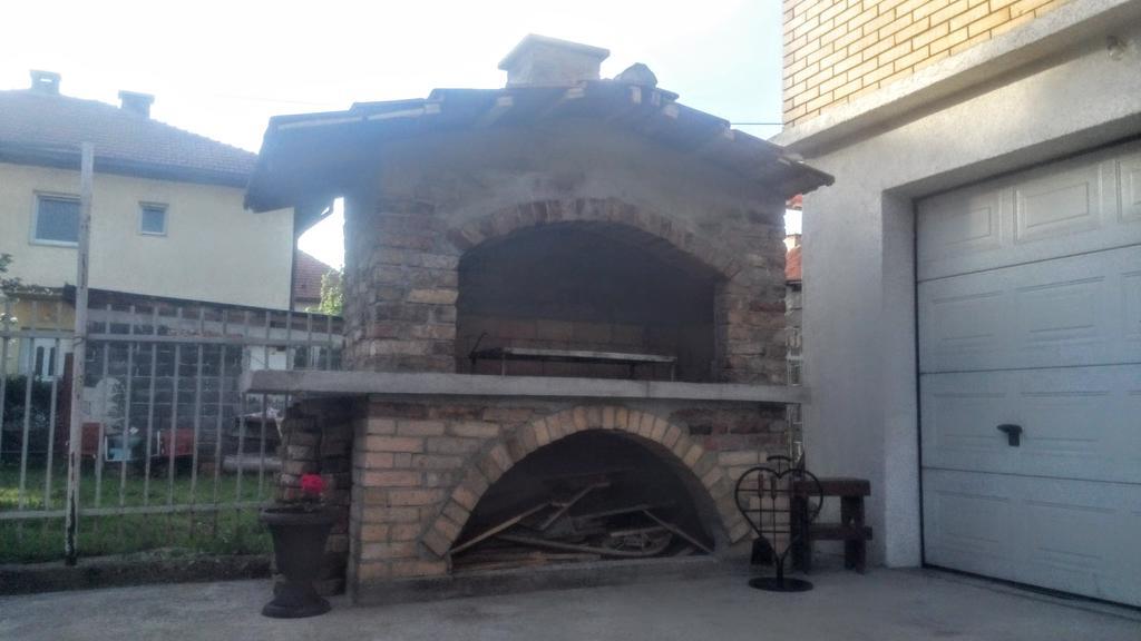 Hrasnica Guest House Bosnian House מראה חיצוני תמונה